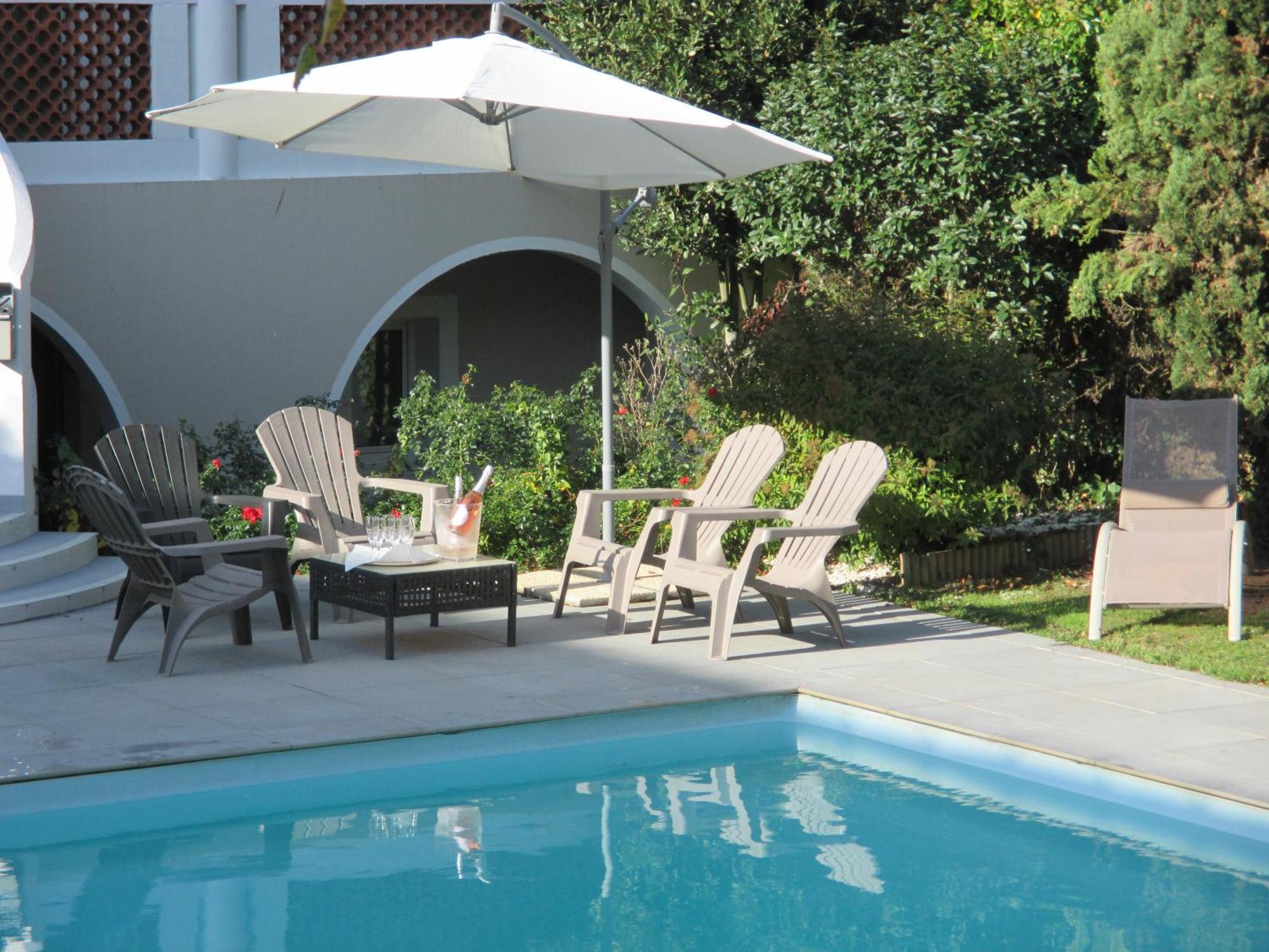 Hotel Restaurant Les Voyageurs Montaigu-Vendee Exterior photo